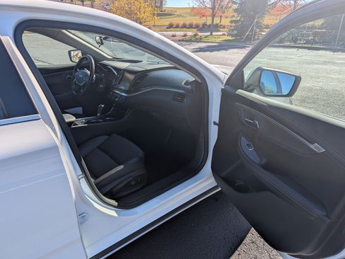 Used 2017 Chevrolet Impala LT image 16