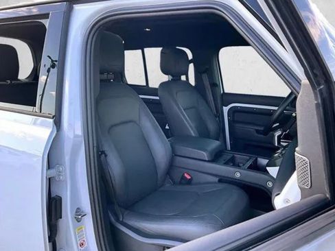 Used 2023 Land Rover Defender 110 S image 12