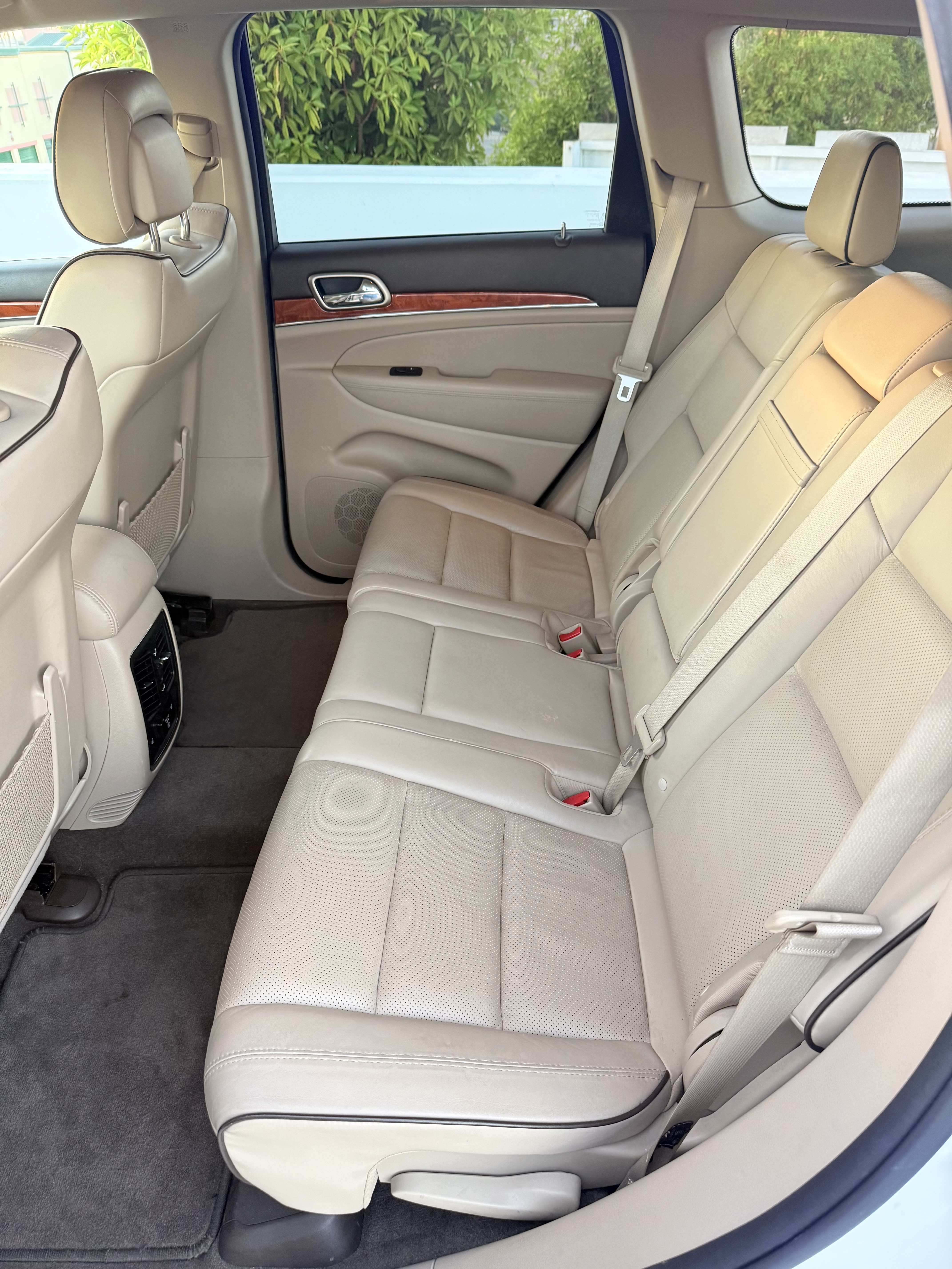 Used 2013 Jeep Grand Cherokee Overland w/ Advance Technology Group RWD image 15