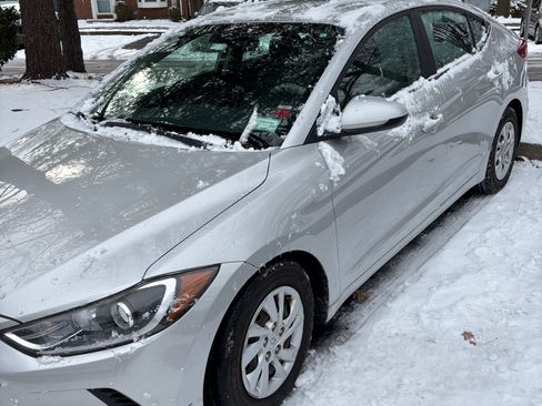 Used 2017 Hyundai Elantra SE image 9