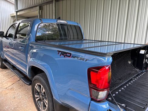 Used 2019 Toyota Tacoma TRD Sport w/ Technology Package RWD image 6