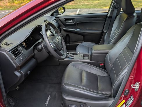 Used 2017 Toyota Camry XLE image 12