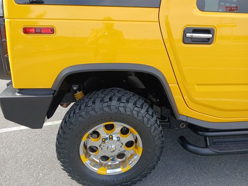 Used 2003 HUMMER H2 w/ Preferred Equipment Group image 8