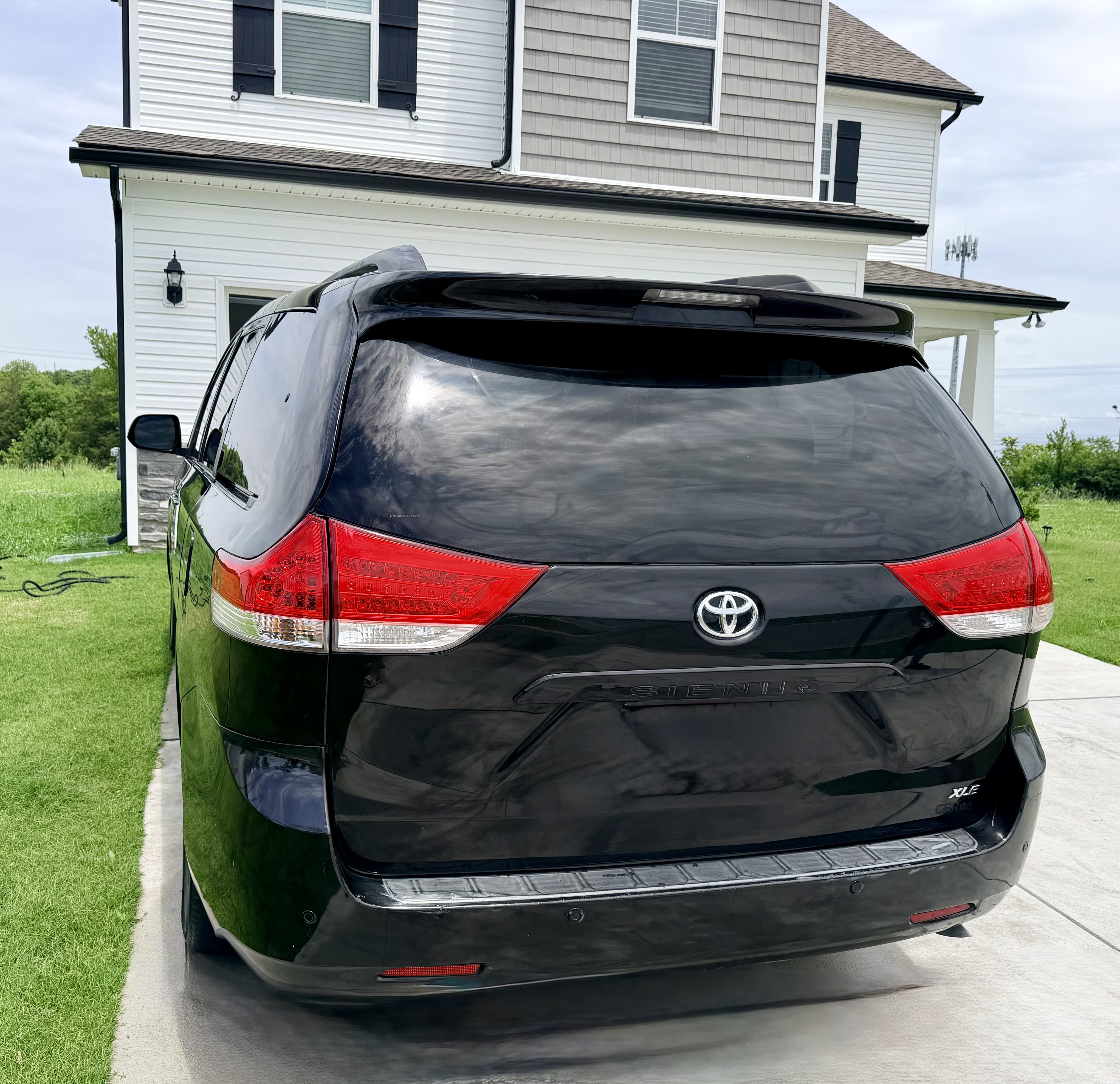 Used 2012 Toyota Sienna XLE w/ Premium Pkg FWD image 10