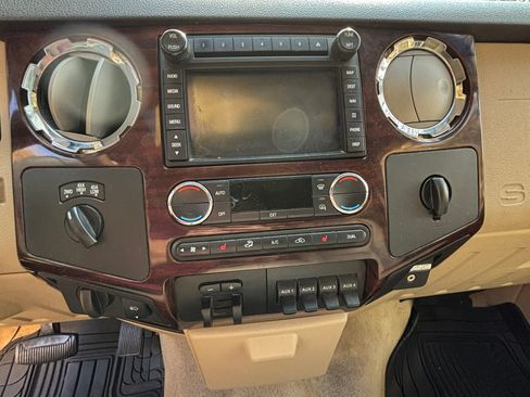 Used 2010 Ford F350 Lariat image 18