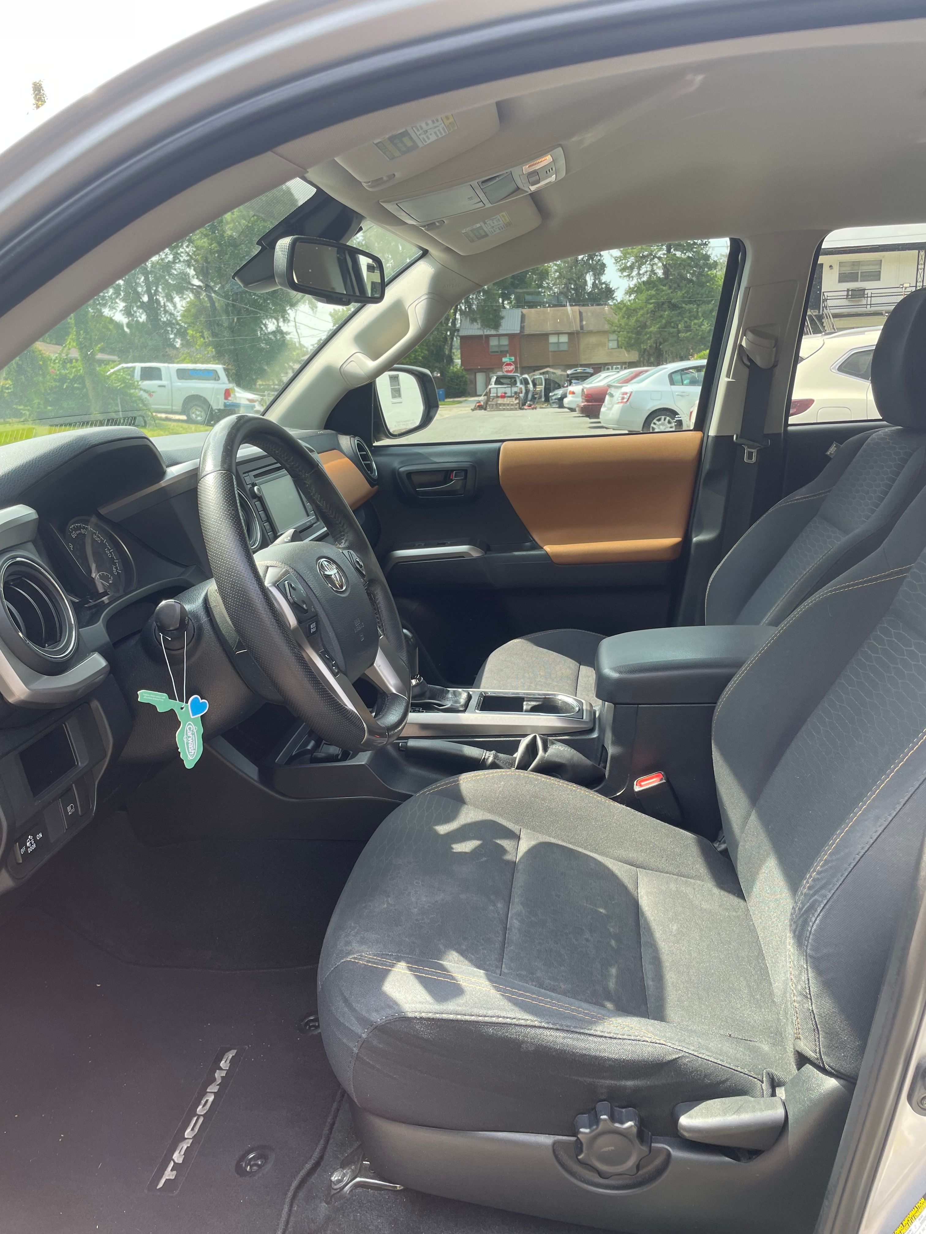 Used 2018 Toyota Tacoma SR5 RWD image 11