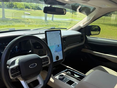 Used 2023 Ford Expedition Max Limited image 13