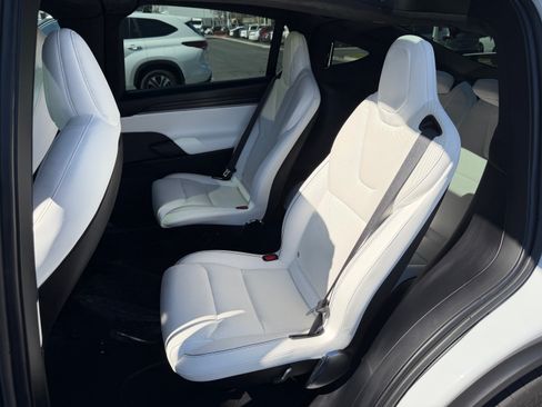 Used 2022 Tesla Model X Plaid image 4