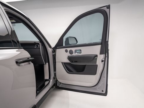 Used 2021 Rolls-Royce Cullinan image 18