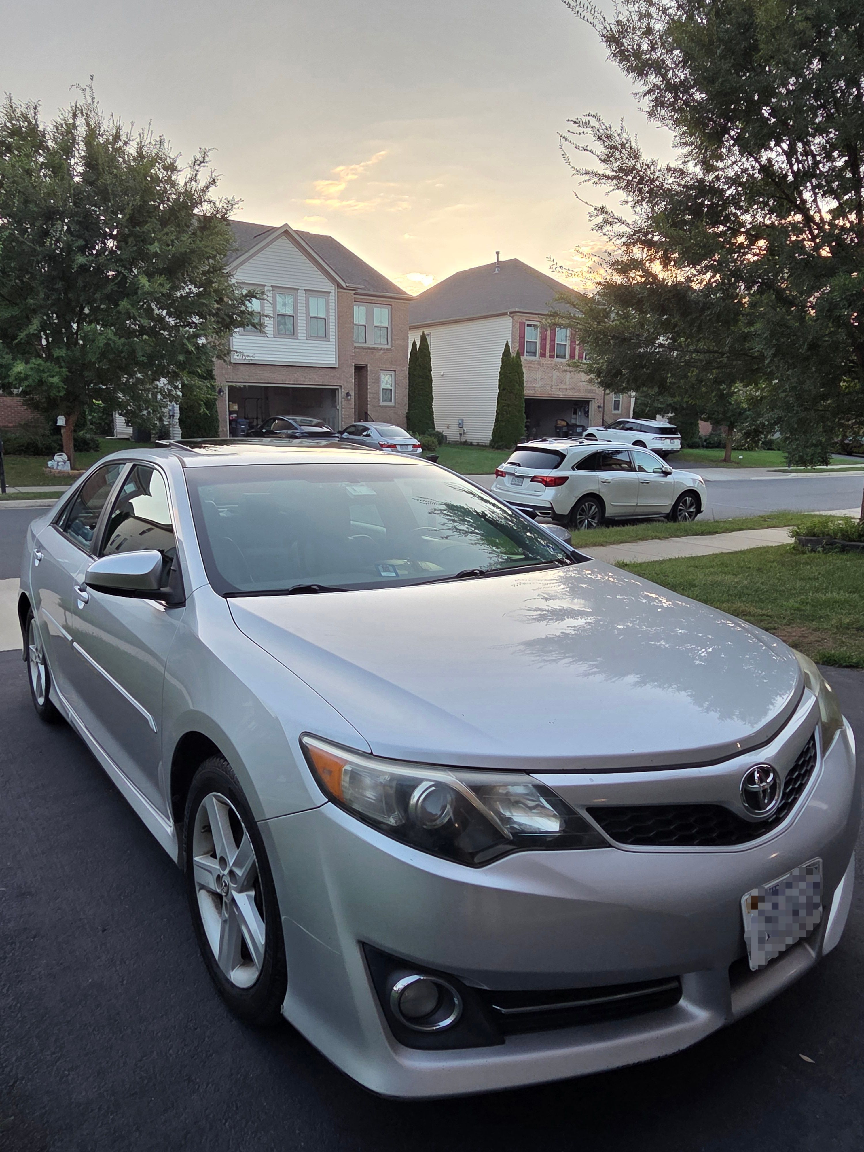 Used 2013 Toyota Camry SE w/ Leather Pkg FWD image 6
