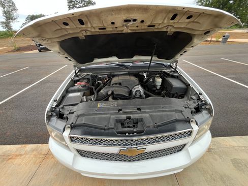 Used 2008 Chevrolet Suburban LTZ w/ LTZ Preferred Equipment Group AWD/4WD image 19