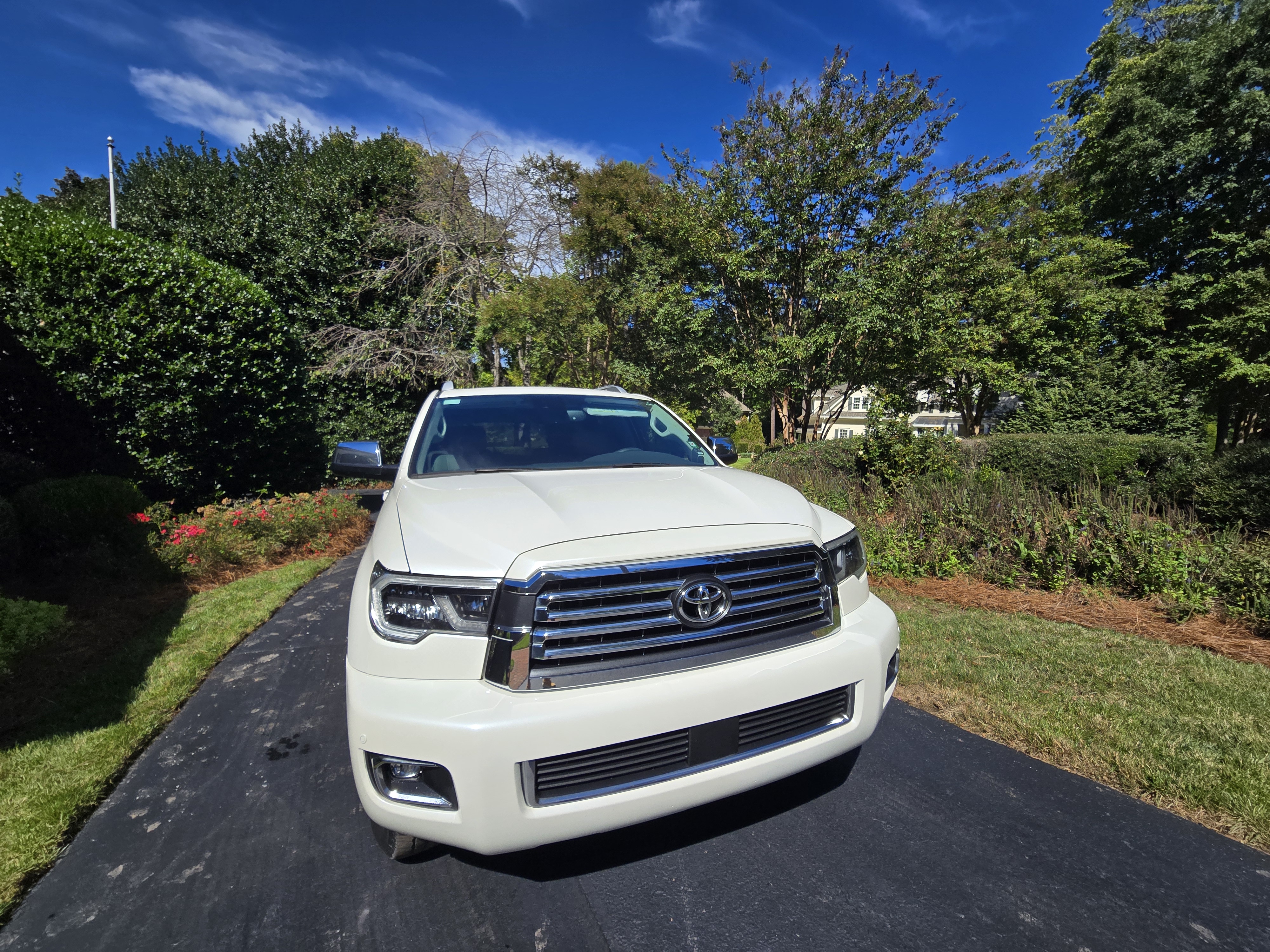 Used 2021 Toyota Sequoia Platinum AWD/4WD image 4