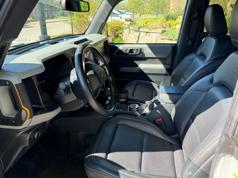 Used 2021 Ford Bronco Badlands image 8