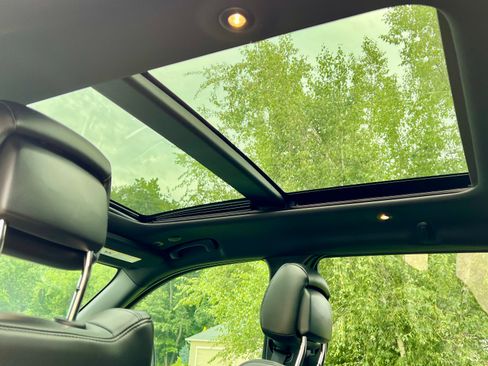 Used 2018 Jeep Grand Cherokee Limited w/ Luxury Group II image 18