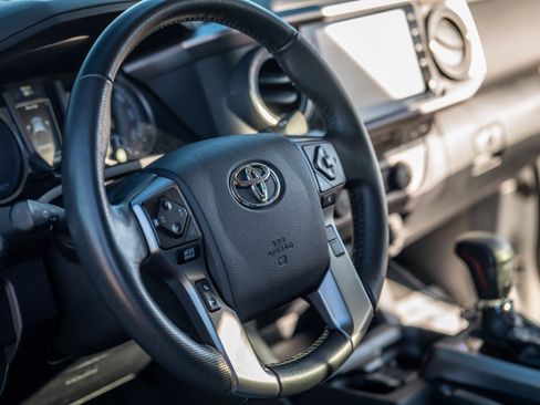 Used 2023 Toyota Tacoma 4x4 Double Cab image 2