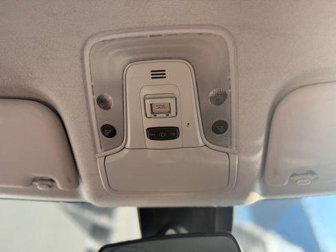 Used 2017 Toyota Prius Prime Advanced image 19