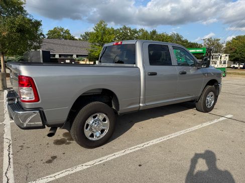 Used 2024 RAM 2500 Tradesman w/ Chrome Appearance Group image 9
