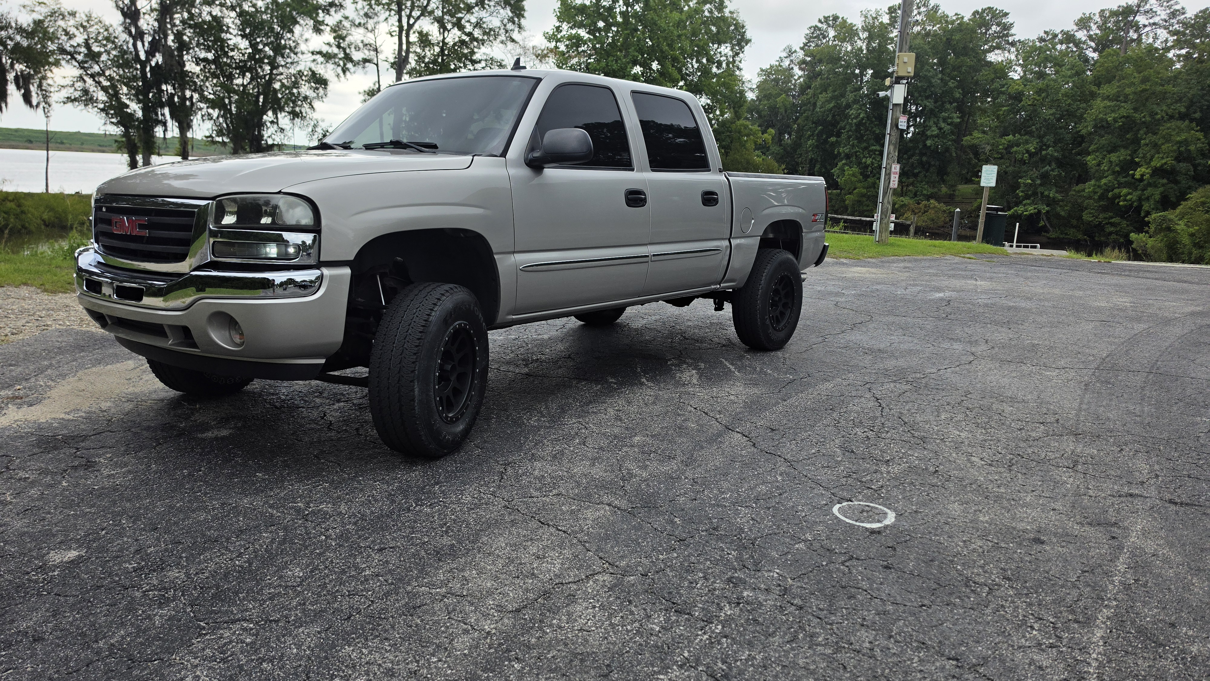 Used 2007 GMC Sierra 1500 SLT w/ Onstar Plus Package AWD/4WD image 2