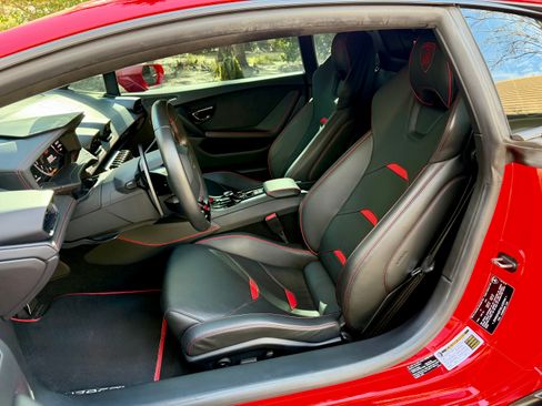 Used 2020 Lamborghini Huracan EVO image 17