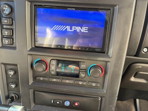 Used 2005 HUMMER H2 w/ Preferred Equipment Group image 12