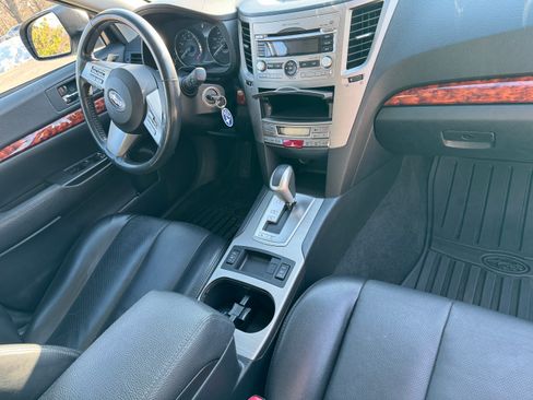 Used 2011 Subaru Outback 2.5i Limited w/ PWR Moonroof Pkg image 8