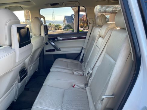 Used 2013 Lexus GX 460 Premium image 10