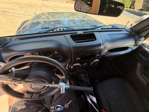 Used 2016 Jeep Wrangler Sport image 14