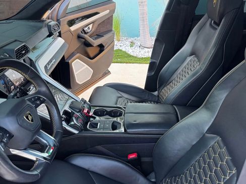 Used 2019 Lamborghini Urus AWD/4WD image 23