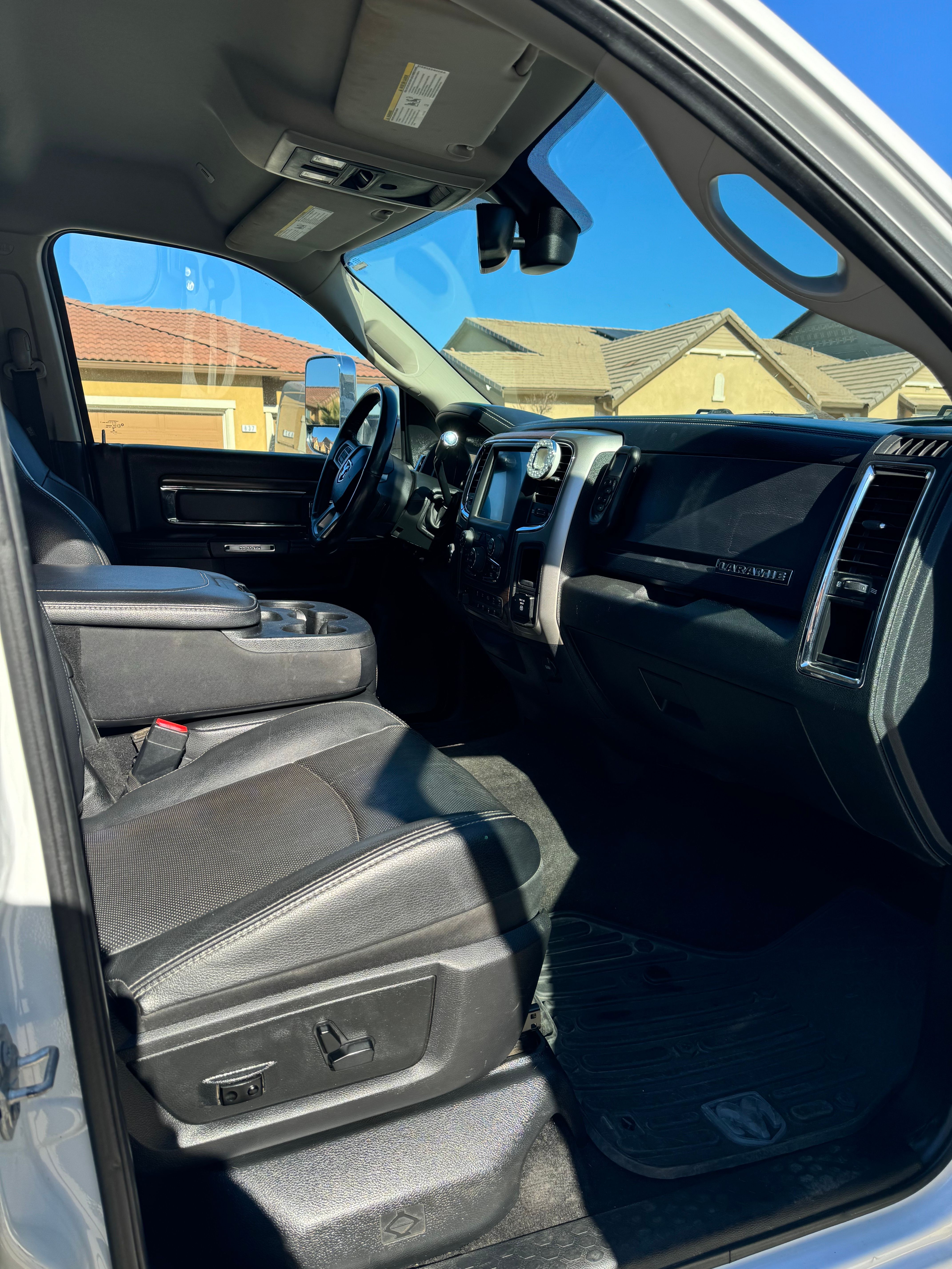 Used 2017 RAM 3500 Laramie AWD/4WD image 9