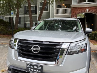 Used 2022 Nissan Pathfinder SV w/ SV Premium Package
