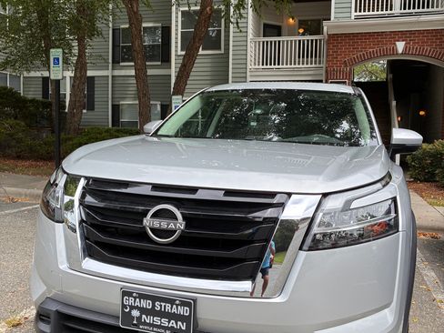 Used 2022 Nissan Pathfinder SV w/ SV Premium Package AWD/4WD image 10
