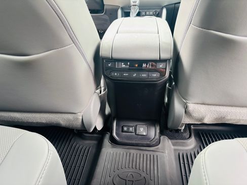 Used 2021 Toyota Highlander Platinum image 21