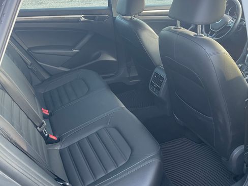 Used 2016 Volkswagen Passat 3.6 SEL Premium FWD image 10