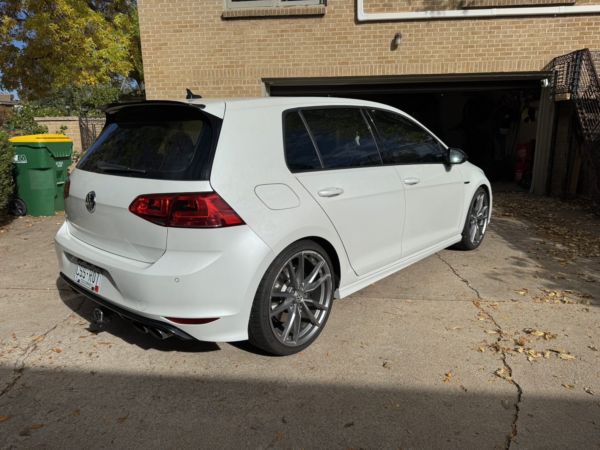 Used 2017 Volkswagen Golf R 4-Door AWD/4WD image 8