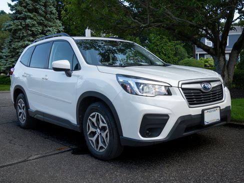 Used 2020 Subaru Forester Premium AWD/4WD image 1
