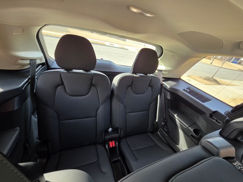 Used 2025 Volvo XC90 T8 Plus w/ Protection Package Premier image 8