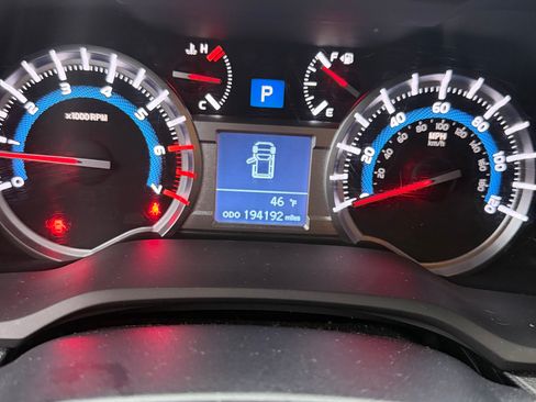 Used 2014 Toyota 4Runner SR5 image 10