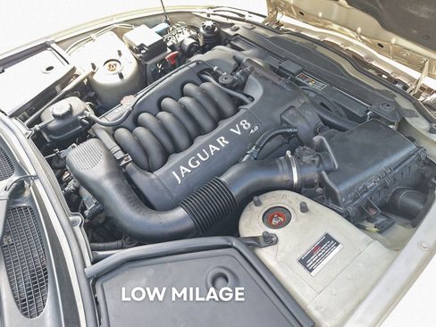 Used 2000 Jaguar XK8 Convertible image 9