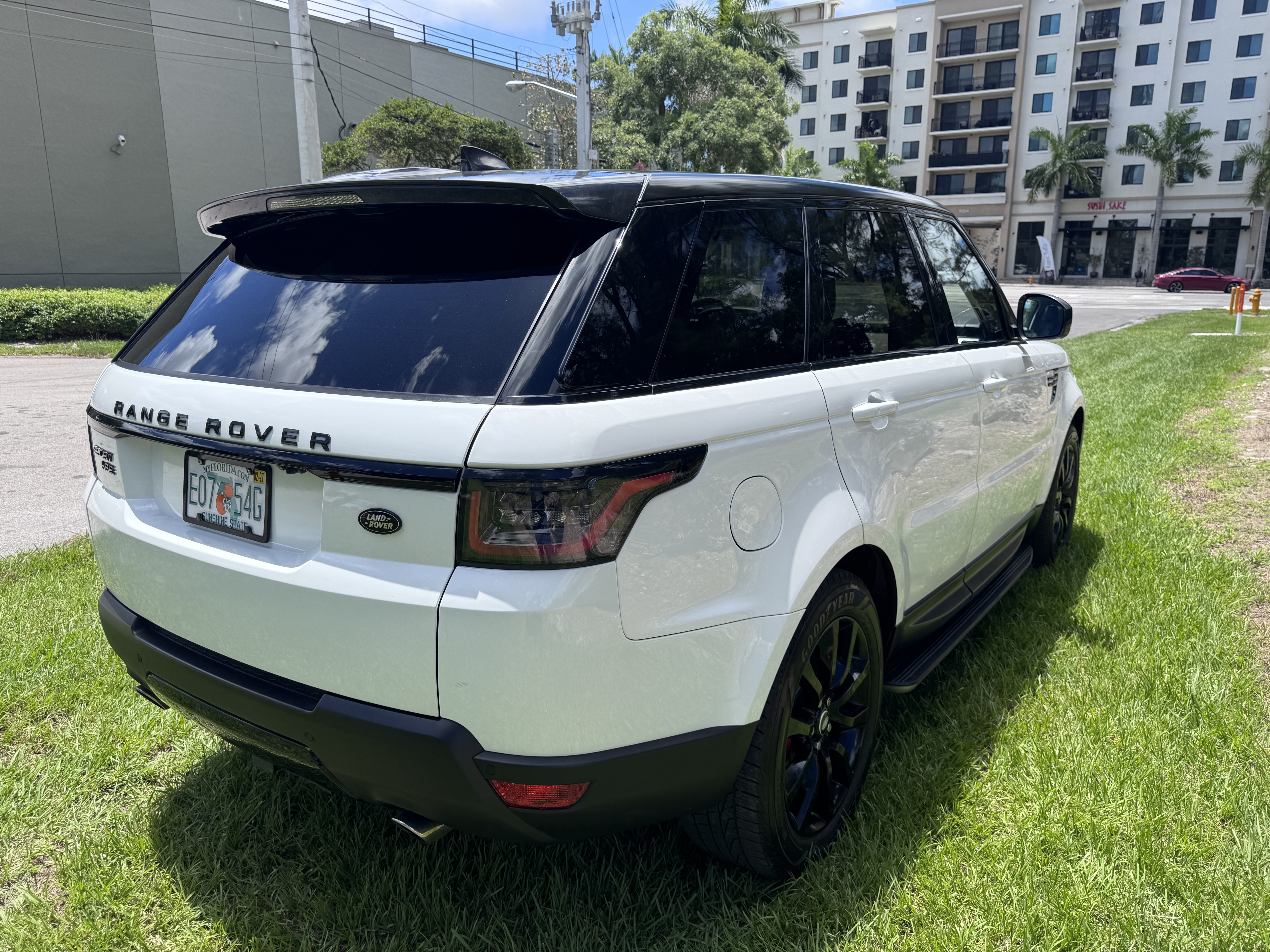 Used 2017 Land Rover Range Rover Sport HSE AWD/4WD image 5