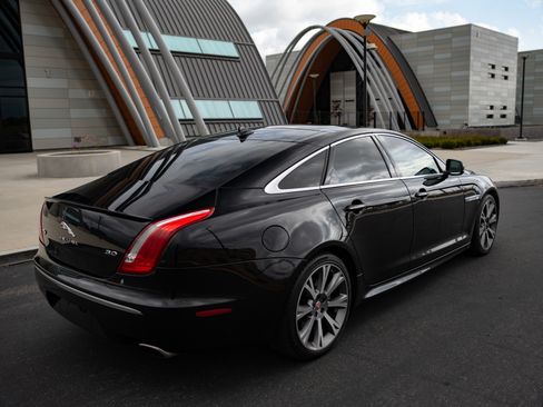 Used 2015 Jaguar XJ image 10