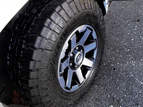 Used 2014 Toyota 4Runner Limited image 11