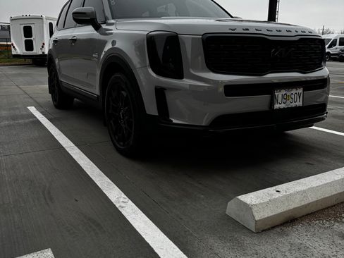 Used 2022 Kia Telluride EX w/ EX Premium Package image 4
