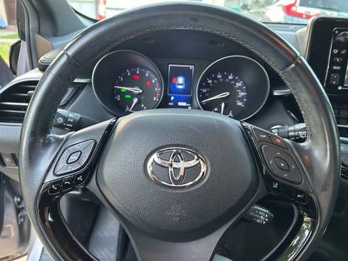 Used 2018 Toyota C-HR XLE FWD image 8