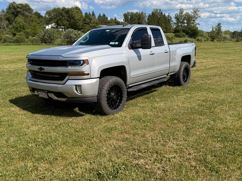 Used 2017 Chevrolet Silverado 1500 LT w/ All Star Edition AWD/4WD image 2