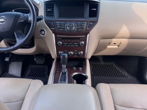 Used 2017 Nissan Pathfinder Platinum w/ Cargo Package image 10