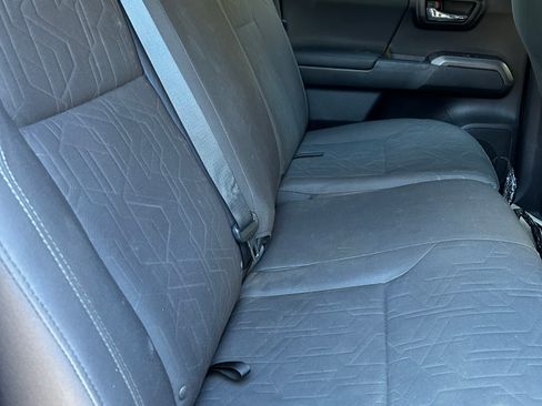 Used 2016 Toyota Tacoma TRD Off-Road w/ Premium & Technology Package image 16