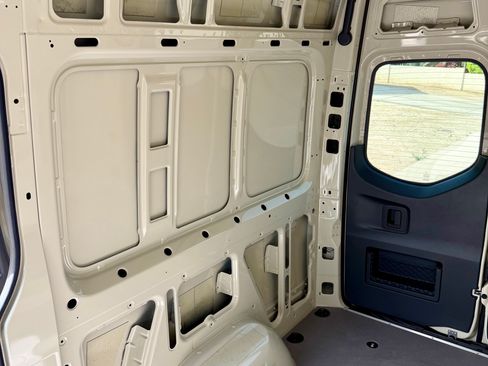 Used 2022 Mercedes-Benz Sprinter 2500 image 18