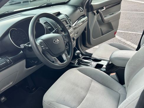 Used 2015 Kia Sorento LX FWD image 12