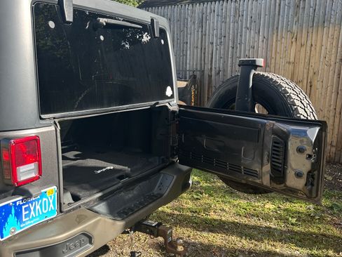 Used 2016 Jeep Wrangler Sahara AWD/4WD image 23