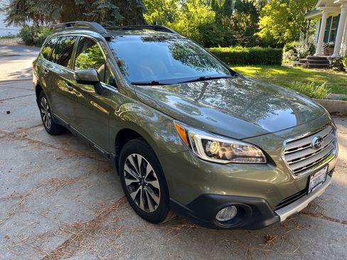 Used 2016 Subaru Outback 2.5i Limited AWD/4WD image 4